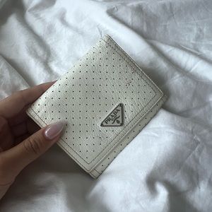 PRADA WALLET AUTHENTIC
